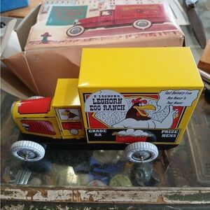 The Warner Bros. Foghorn Leghorn Old-fashioned Tin Truck Collection W/box